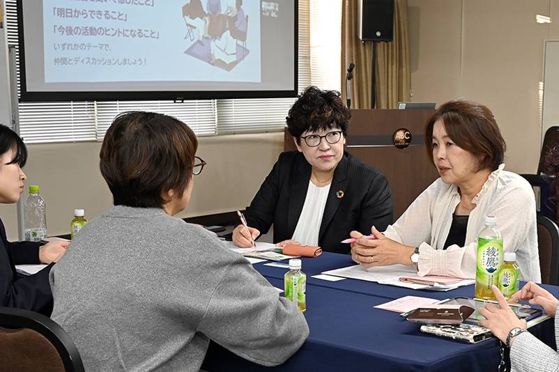 実践報告を聴いた後、自分自身の活動を振り返ってのグループワーク。